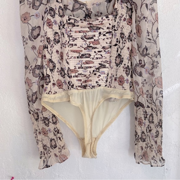 Free People Brunch Date Floral Print Bodysuit Size Medium Ivory NWT - Picture 11 of 14